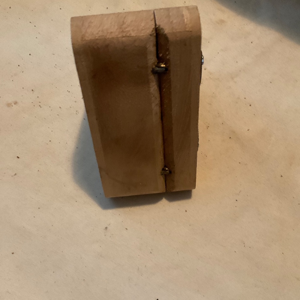 Hinged trinket box with butterfly accent. H260 - Picture 3 of 4